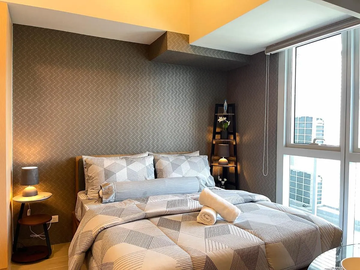 Amazing Unit And View In Uptown Parksuites Bgc contacts