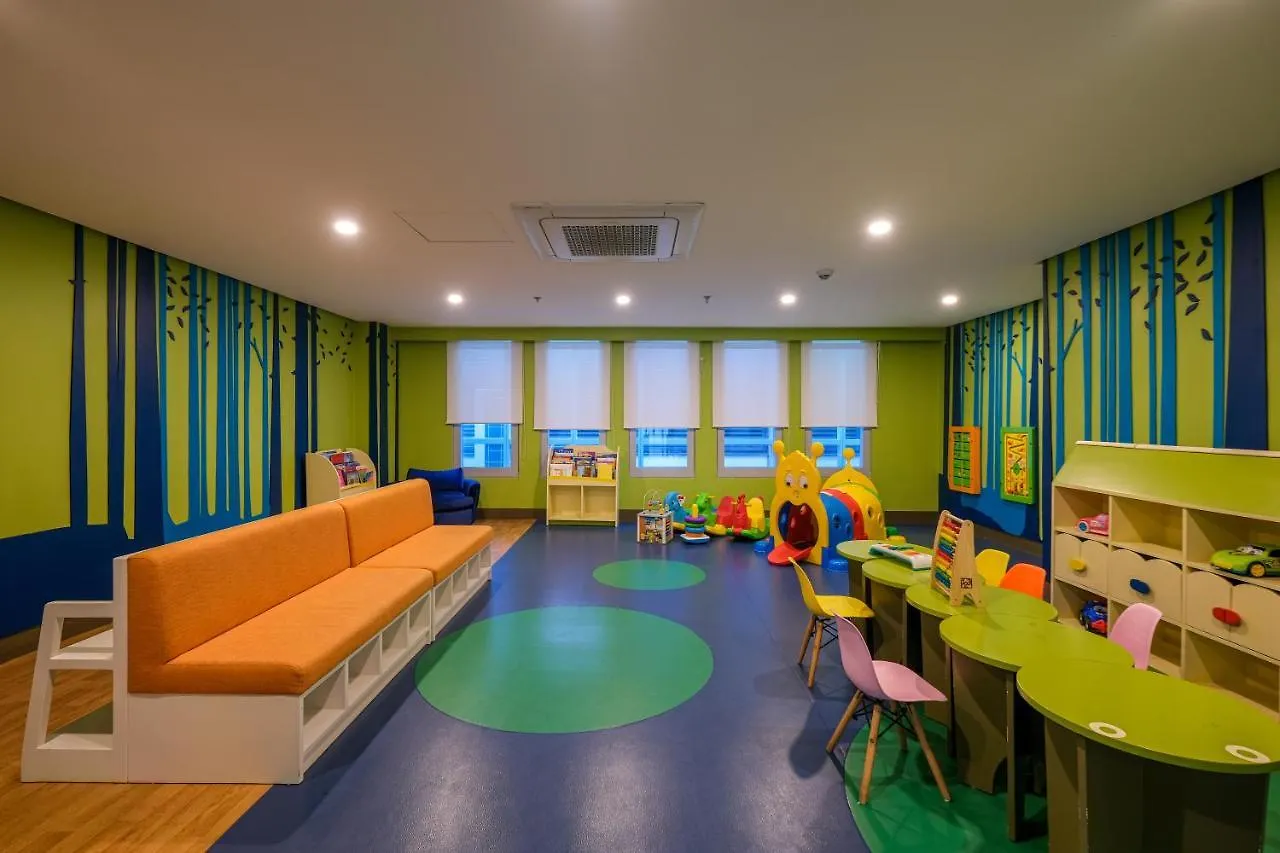 Amazing Unit And View In Uptown Parksuites Bgc Taguig