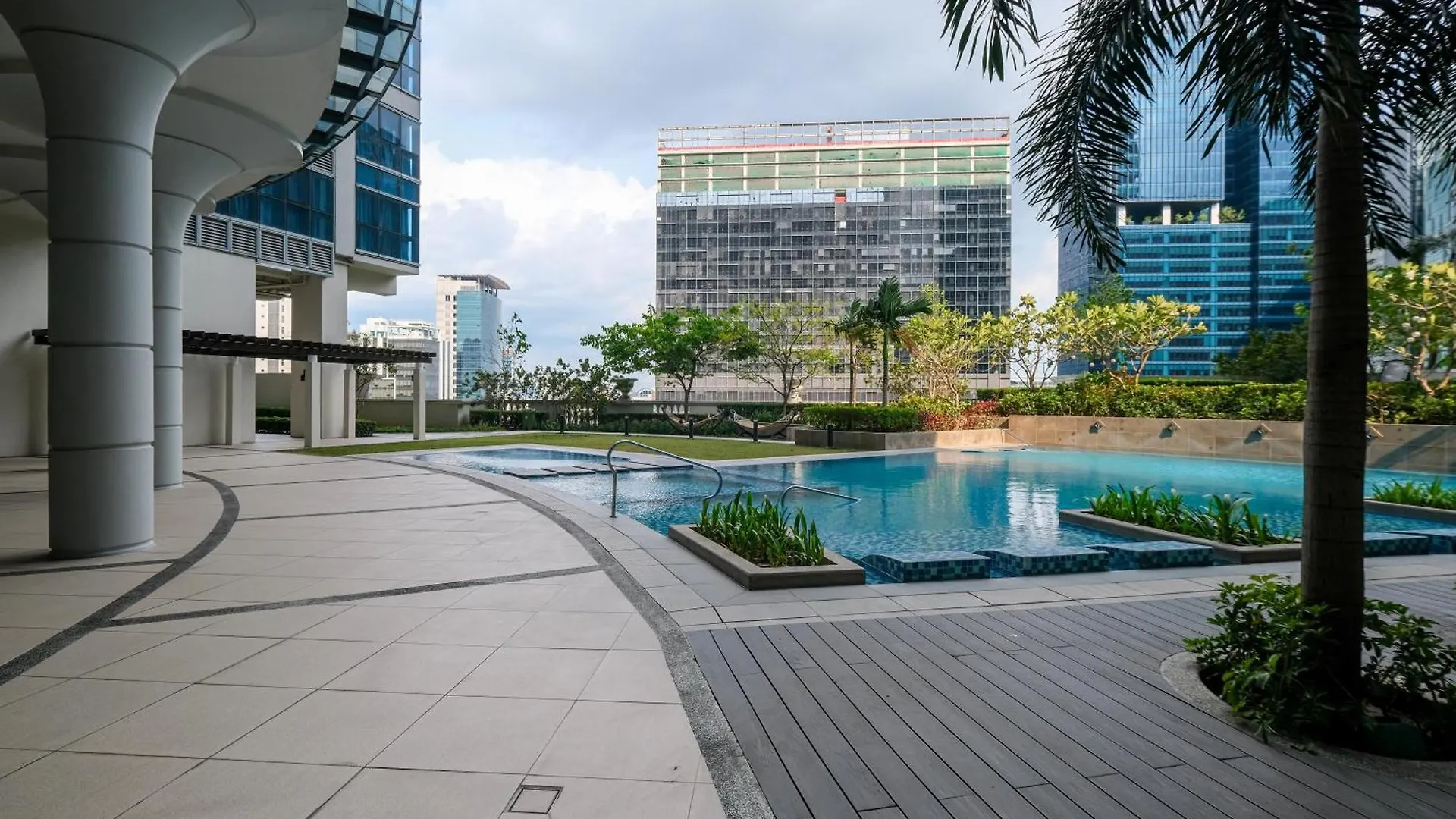Aparthotel Amazing Unit And View In Uptown Parksuites Bgc Taguig